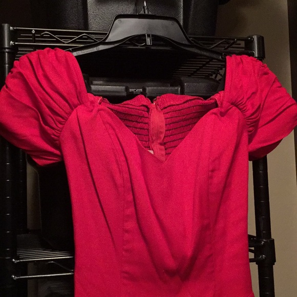 Red Woman’s dress (formal) - Picture 3 of 5
